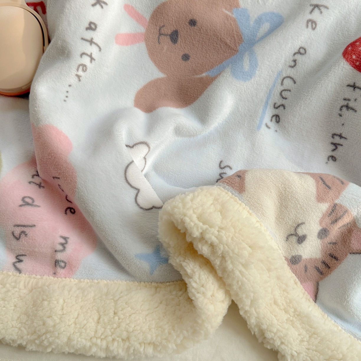 91家纺网 家纺一手货源 找家纺 六巷胡同 2025新款INS卡通A类牛奶绒羊羔绒毛毯毯子 猫狗小课堂