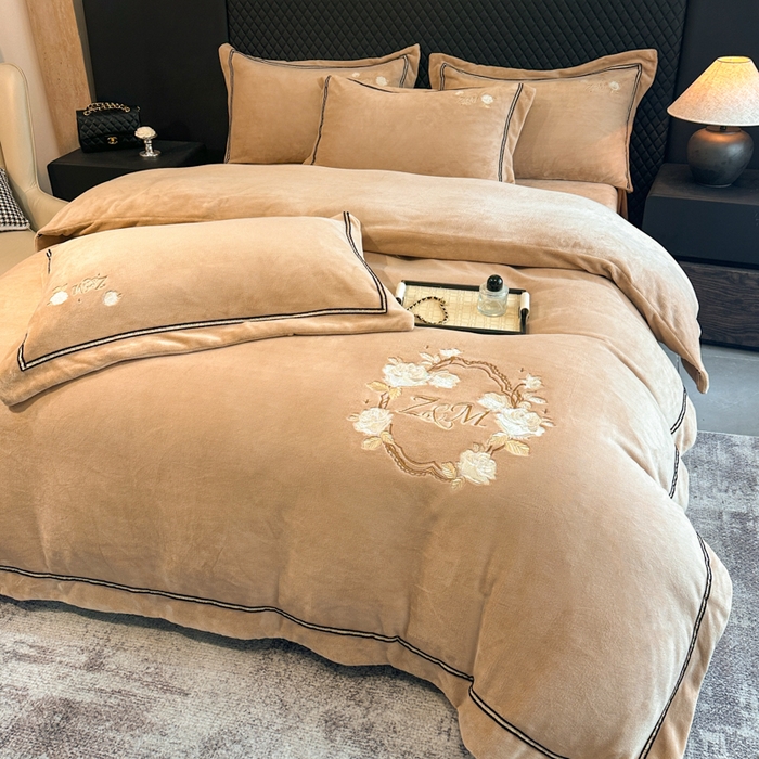 91家纺网 家纺一手货源 找家纺 （总）诺梵家纺 2025新款8.2斤牛奶绒刺绣四件套-布莱妮系列