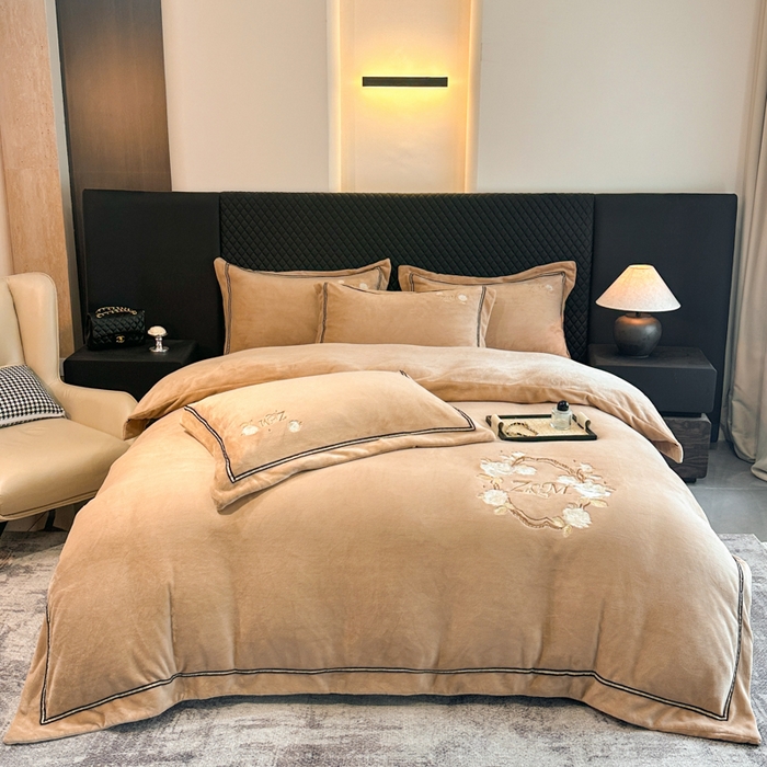 91家纺网 家纺一手货源 找家纺 诺梵家纺 2025新款8.2斤牛奶绒刺绣四件套-布莱妮系列 布莱妮-咖