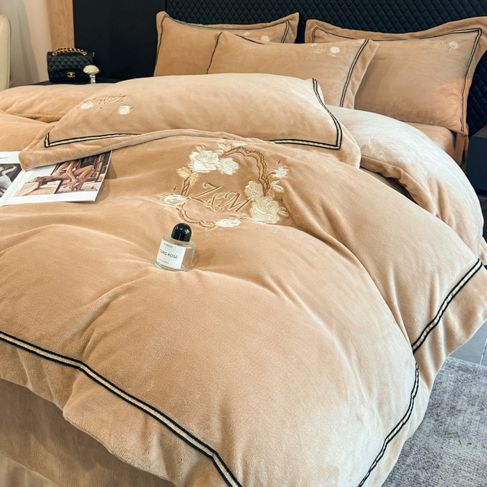 91家纺网 家纺一手货源 找家纺 诺梵家纺 2025新款8.2斤牛奶绒刺绣四件套-布莱妮系列 布莱妮-咖