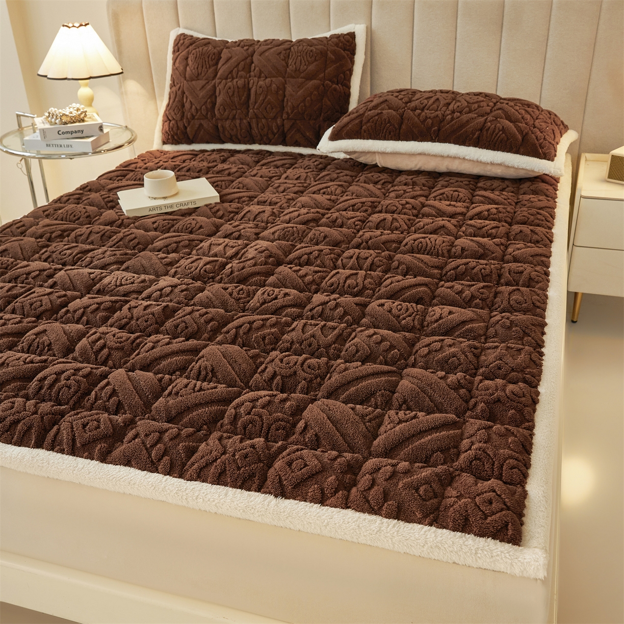 91家纺网 家纺一手货源 找家纺 雯豆家纺 2025秋冬新款加厚塔芙绒床垫床褥床护垫双人床纯色素色垫子 塔芙绒床褥-英伦焦糖