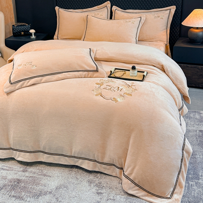 91家纺网 家纺一手货源 找家纺 诺梵家纺 2025新款8.2斤牛奶绒刺绣四件套-布莱妮系列 布莱妮-肉粉