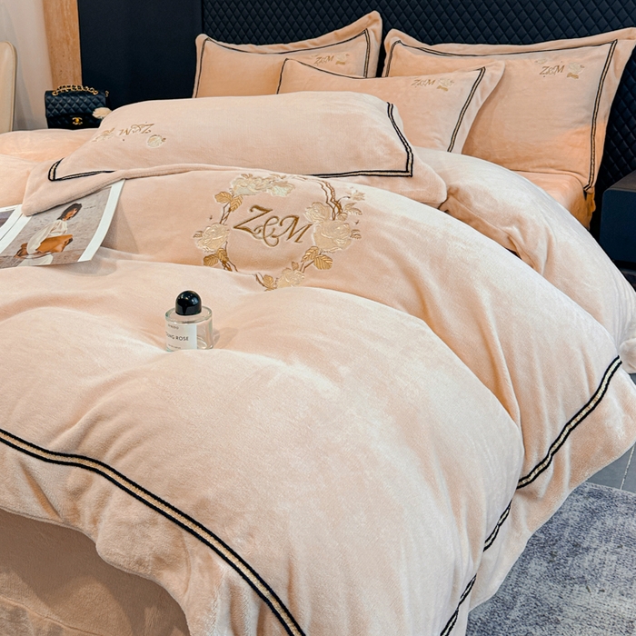 91家纺网 家纺一手货源 找家纺 诺梵家纺 2025新款8.2斤牛奶绒刺绣四件套-布莱妮系列 布莱妮-肉粉