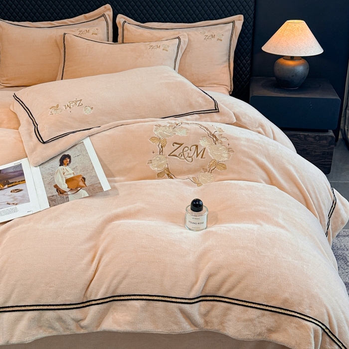 91家纺网 家纺一手货源 找家纺 诺梵家纺 2025新款8.2斤牛奶绒刺绣四件套-布莱妮系列 布莱妮-肉粉