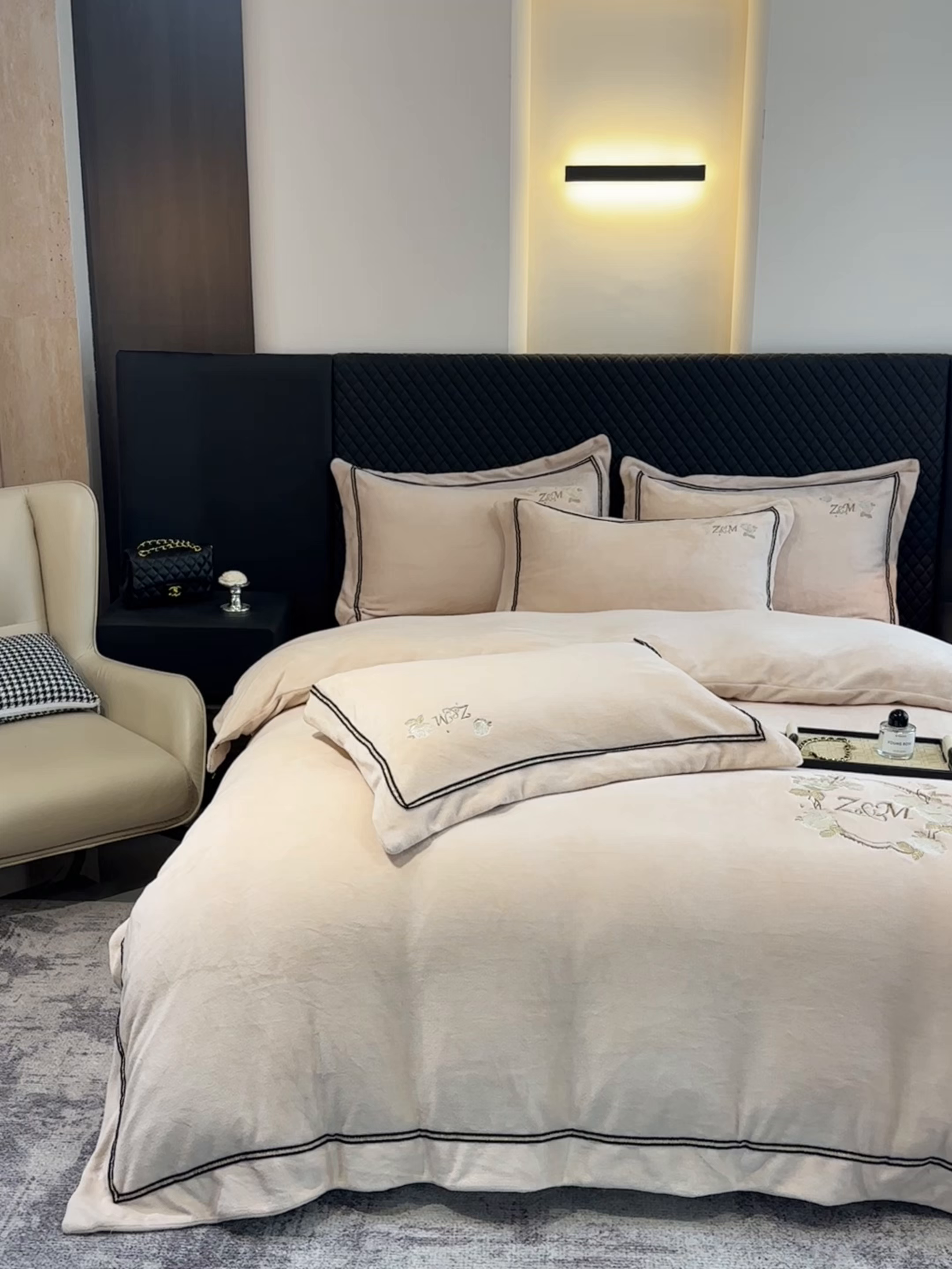 91家纺网 家纺一手货源 找家纺 诺梵家纺 2025新款8.2斤牛奶绒刺绣四件套-布莱妮系列 布莱妮-肉粉