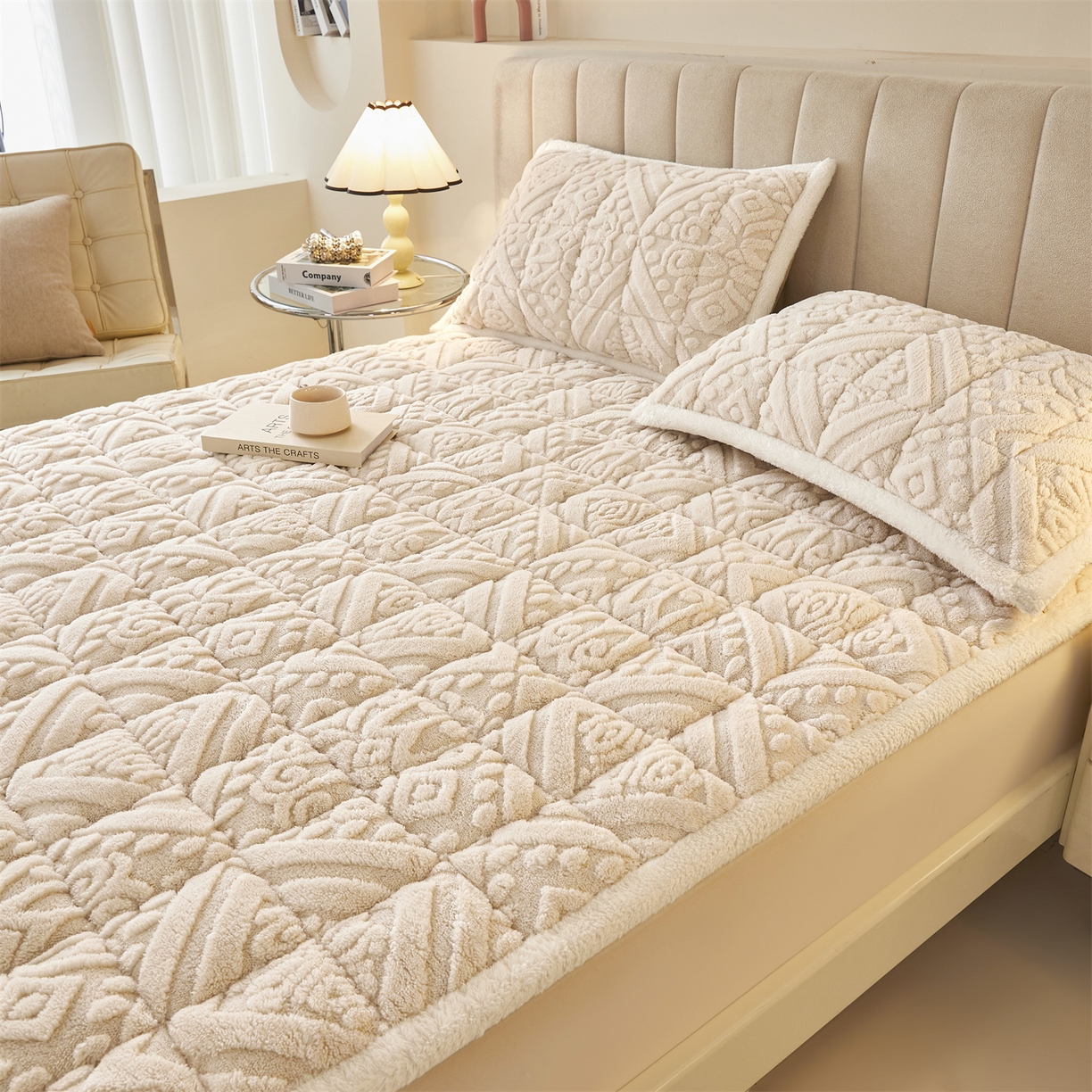 91家纺网 家纺一手货源 找家纺 雯豆家纺 2025秋冬新款加厚塔芙绒床垫床褥床护垫双人床纯色素色垫子 塔芙绒床褥-英伦奶咖