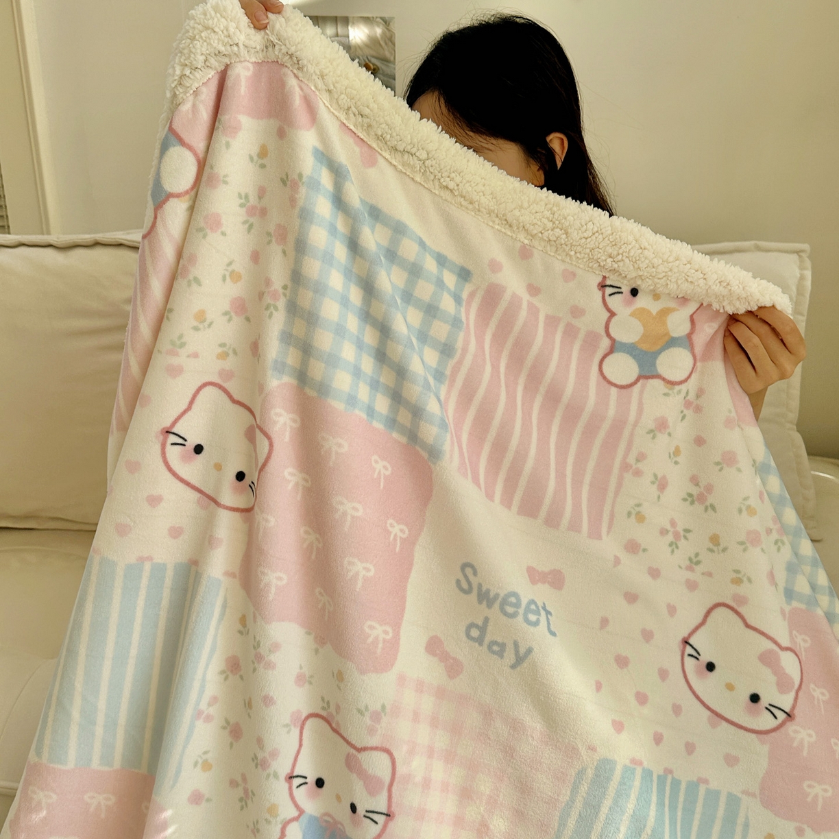 91家纺网 家纺一手货源 找家纺 六巷胡同 2025新款INS卡通A类牛奶绒羊羔绒毛毯毯子 软萌碎花猫