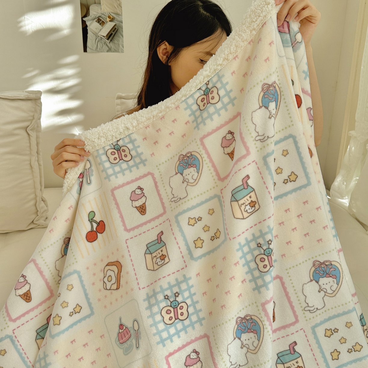 91家纺网 家纺一手货源 找家纺 六巷胡同 2025新款INS卡通A类牛奶绒羊羔绒毛毯毯子 甜点聚会喵