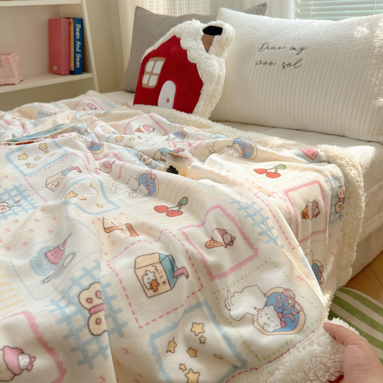 91家纺网 家纺一手货源 找家纺 六巷胡同 2025新款INS卡通A类牛奶绒羊羔绒毛毯毯子 甜点聚会喵