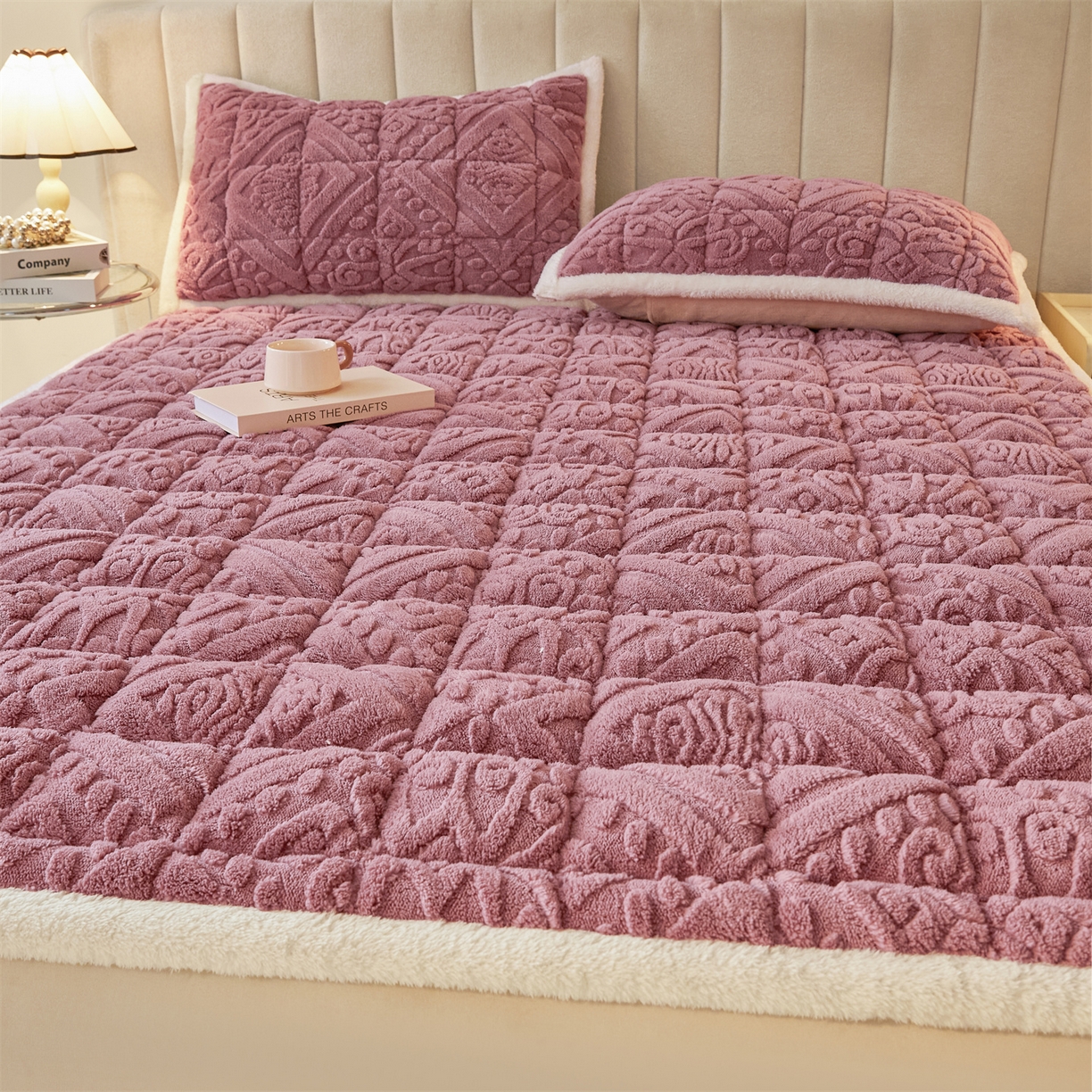 91家纺网 家纺一手货源 找家纺 雯豆家纺 2025秋冬新款加厚塔芙绒床垫床褥床护垫双人床纯色素色垫子 塔芙绒床褥-英伦藕粉