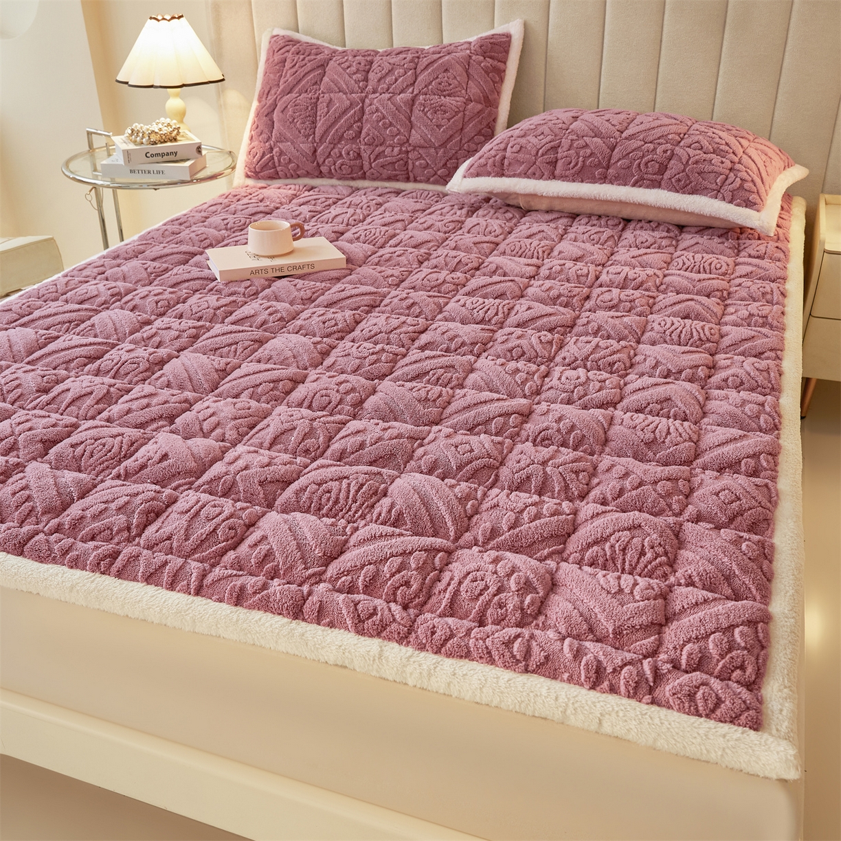 91家纺网 家纺一手货源 找家纺 雯豆家纺 2025秋冬新款加厚塔芙绒床垫床褥床护垫双人床纯色素色垫子 塔芙绒床褥-英伦藕粉