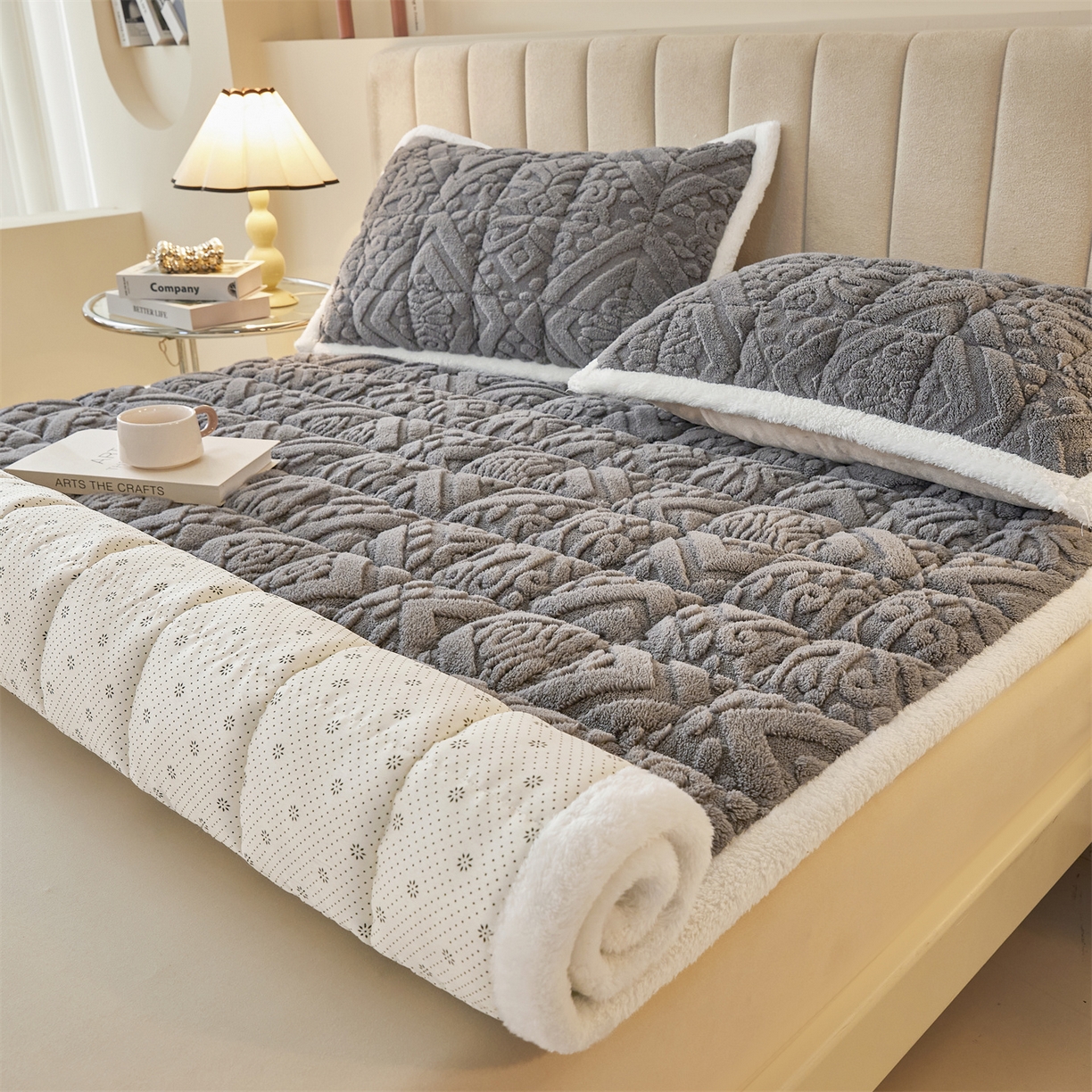 雯豆家纺 2025秋冬新款加厚塔芙绒床垫床褥床护垫双人床纯色素色垫子 塔芙绒床褥-英伦深空灰