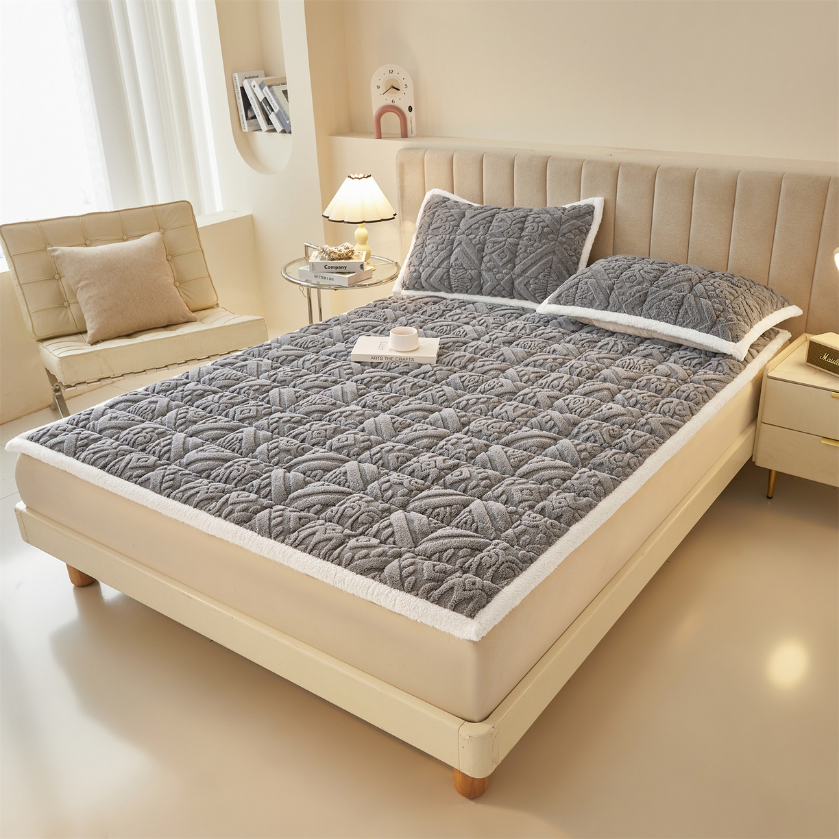 91家纺网 家纺一手货源 找家纺 雯豆家纺 2025秋冬新款加厚塔芙绒床垫床褥床护垫双人床纯色素色垫子 塔芙绒床褥-英伦深空灰