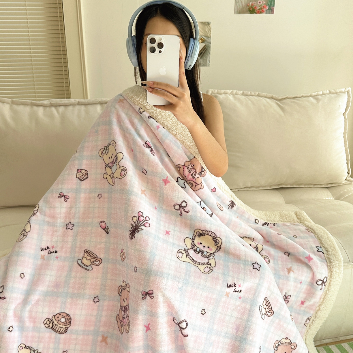 91家纺网 家纺一手货源 找家纺 六巷胡同 2025新款INS卡通A类牛奶绒羊羔绒毛毯毯子 熊友茶话会