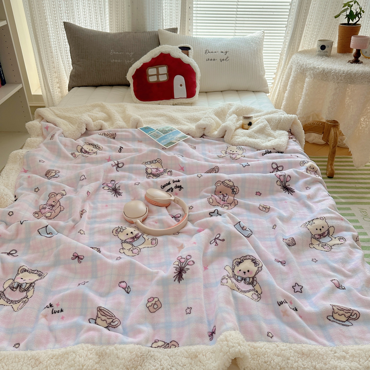 91家纺网 家纺一手货源 找家纺 六巷胡同 2025新款INS卡通A类牛奶绒羊羔绒毛毯毯子 熊友茶话会