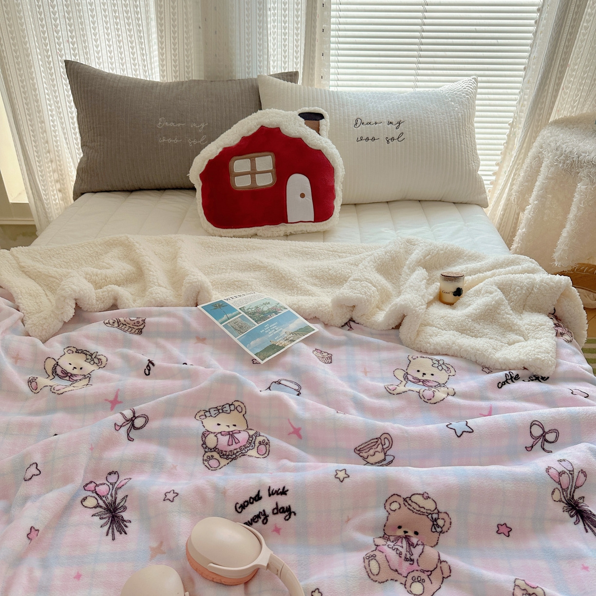 91家纺网 家纺一手货源 找家纺 六巷胡同 2025新款INS卡通A类牛奶绒羊羔绒毛毯毯子 熊友茶话会