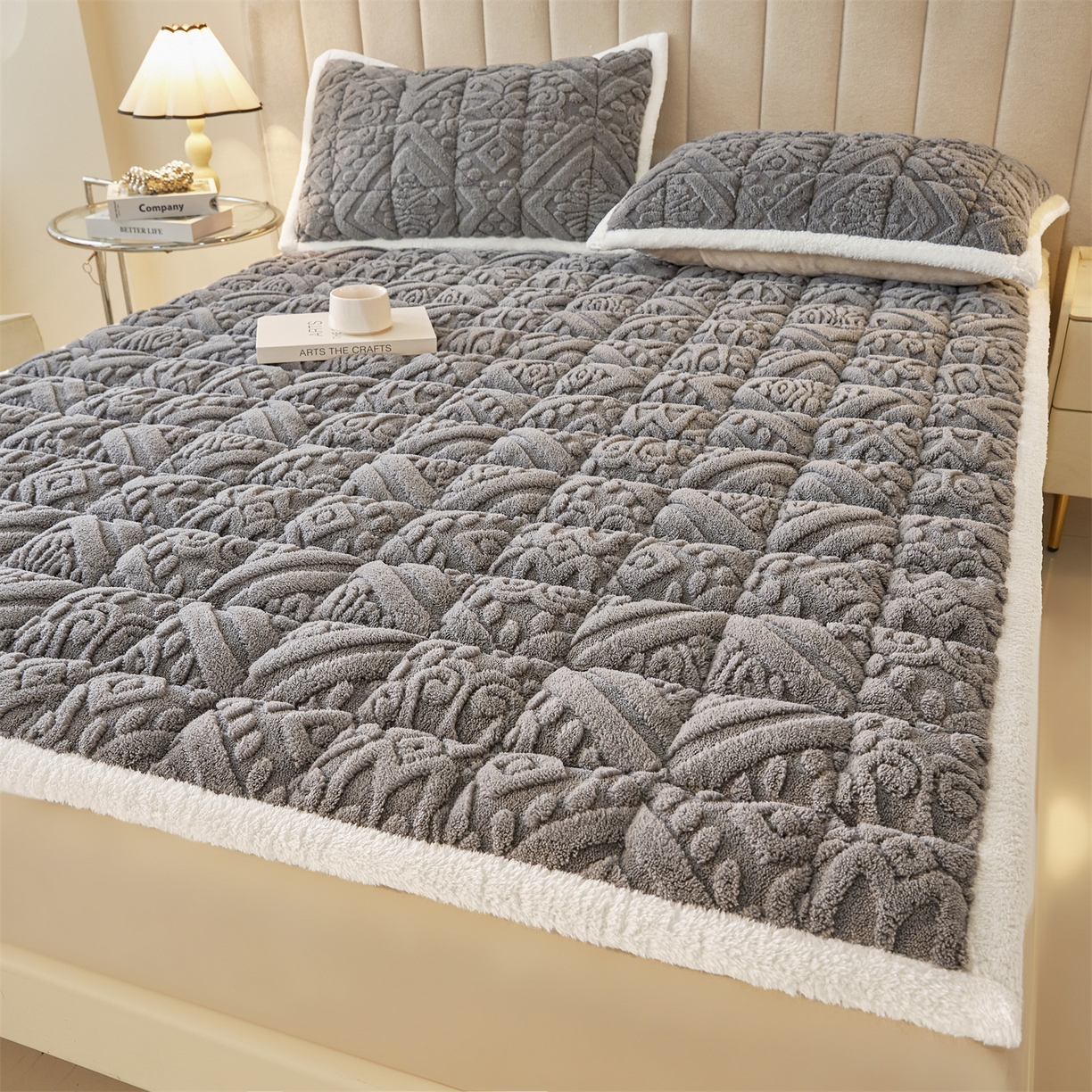 91家纺网 家纺一手货源 找家纺 雯豆家纺 2025秋冬新款加厚塔芙绒床垫床褥床护垫双人床纯色素色垫子 塔芙绒床褥-英伦深空灰