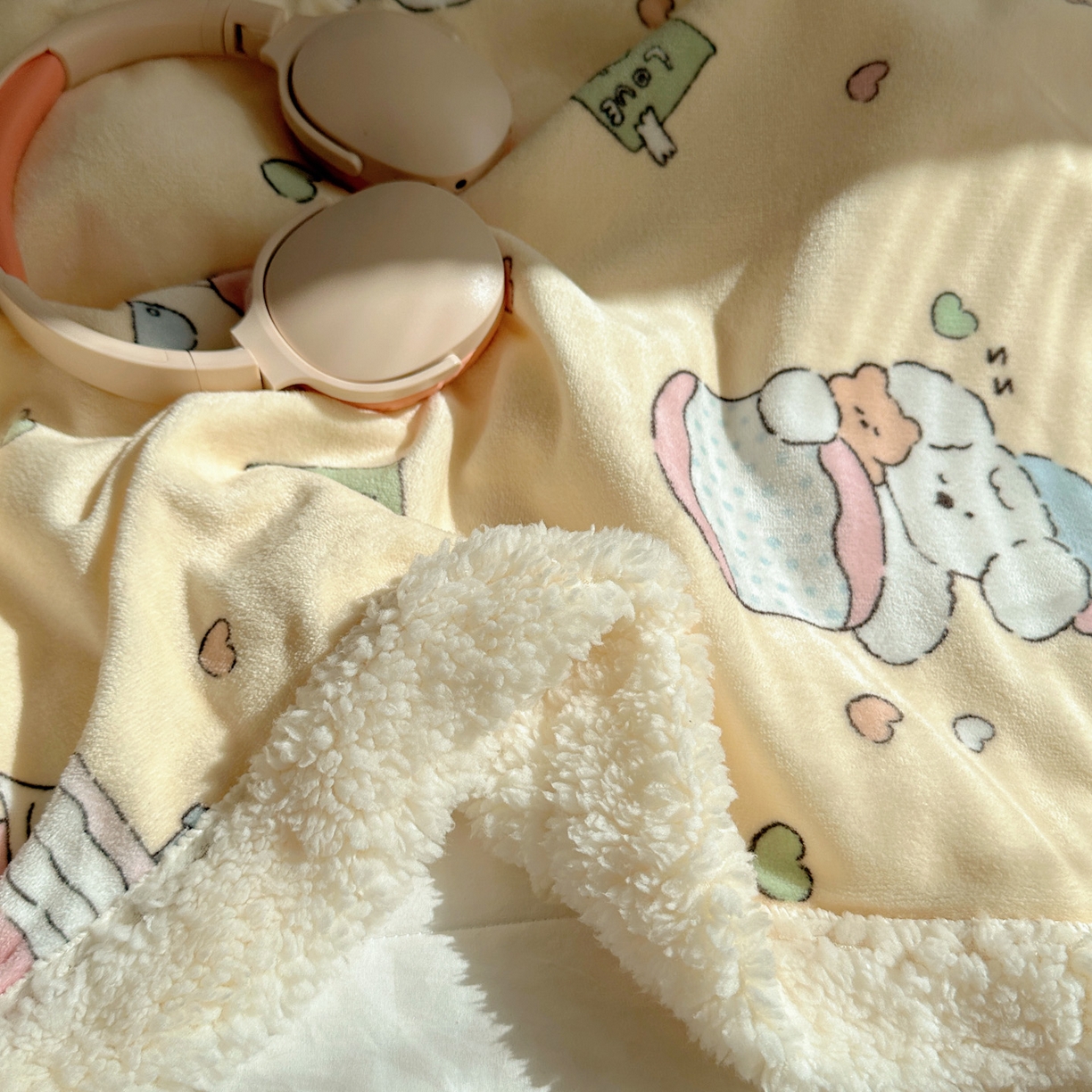 91家纺网 家纺一手货源 找家纺 六巷胡同 2025新款INS卡通A类牛奶绒羊羔绒毛毯毯子 周末宠物园