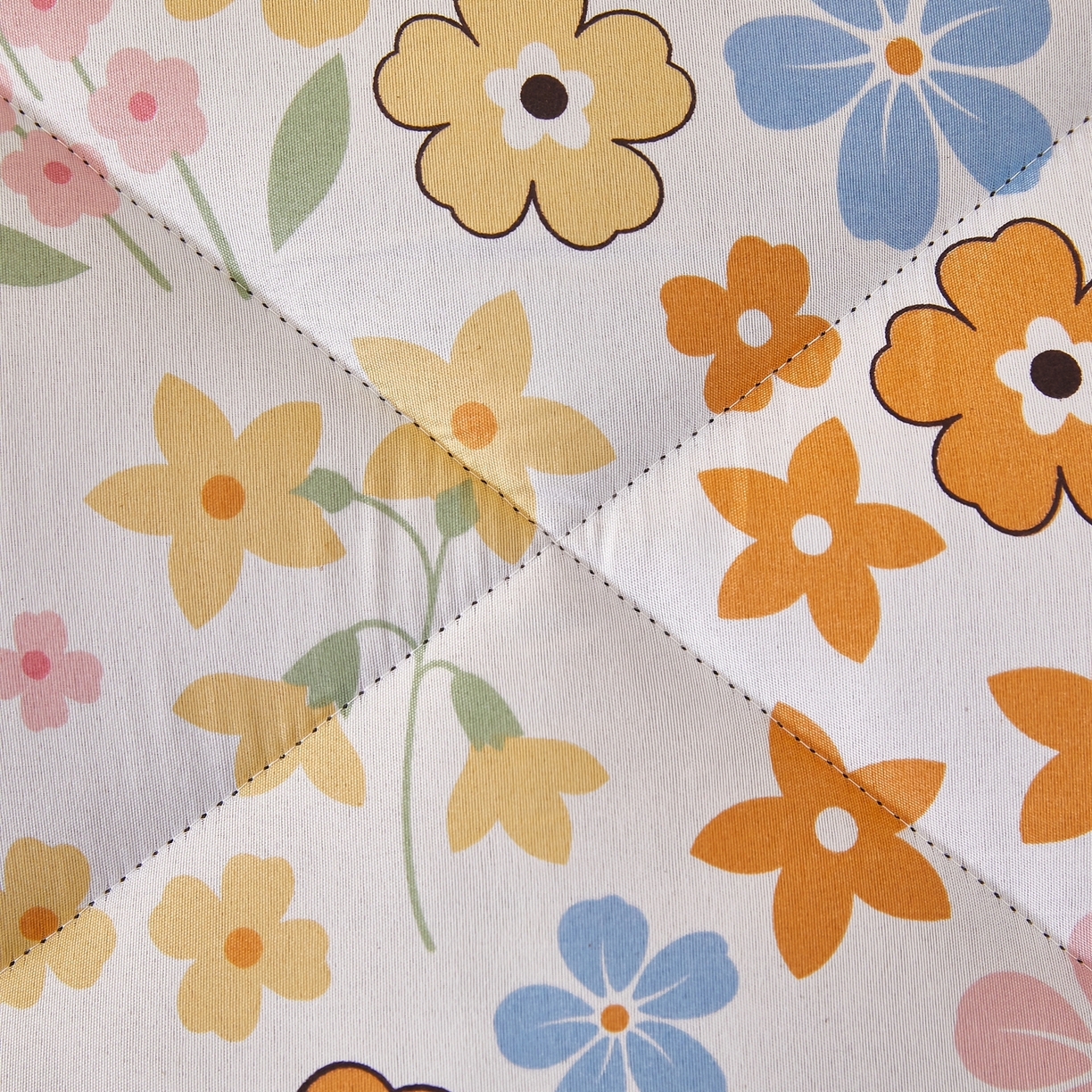 91家纺网 家纺一手货源 找家纺 赢盛家纺 2025新款冬被被芯化纤被水洗棉学生宿舍被子 情意正浓