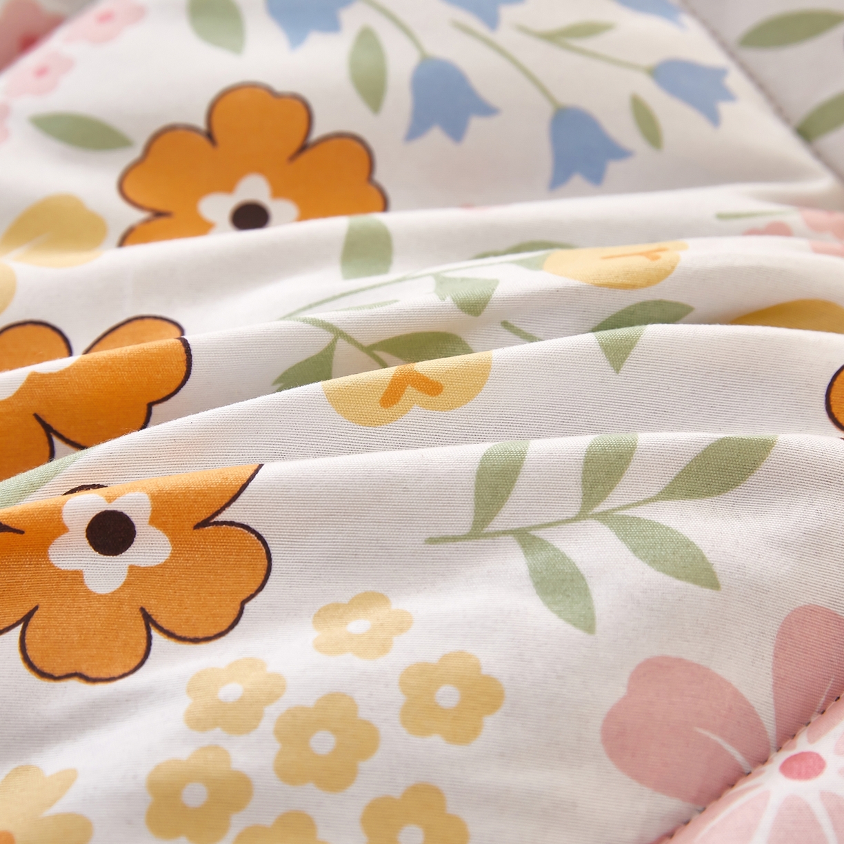 91家纺网 家纺一手货源 找家纺 赢盛家纺 2025新款冬被被芯化纤被水洗棉学生宿舍被子 情意正浓