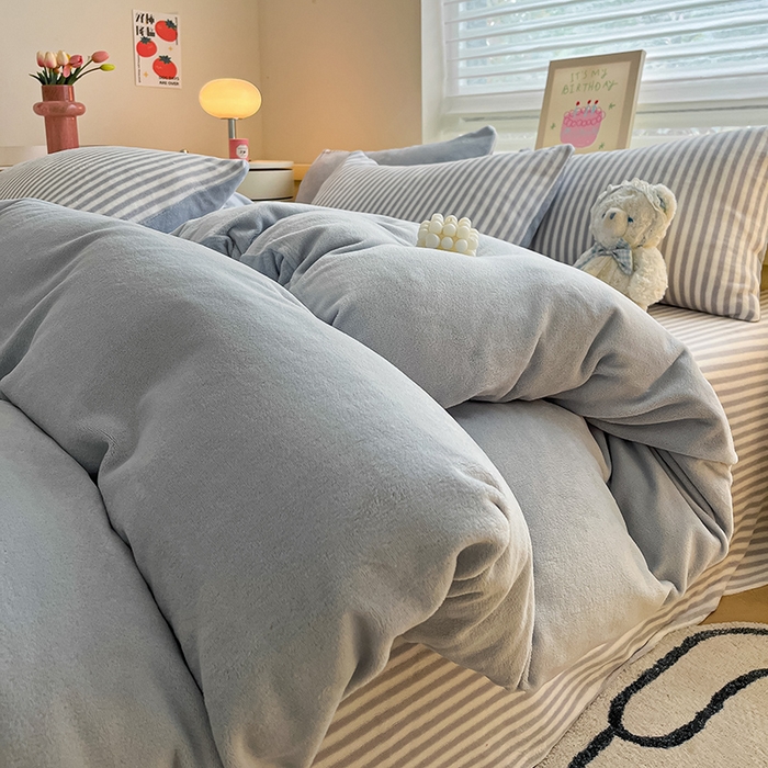 三朵家纺 2025秋冬新款法莱绒混搭系列四件套 粉蓝+细条