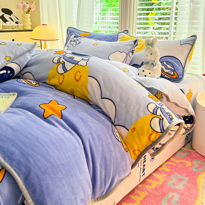 91家纺网 家纺一手货源 找家纺 518 高克重200g印花牛奶绒单被套（支持定制任意尺寸） 遨游太空蓝