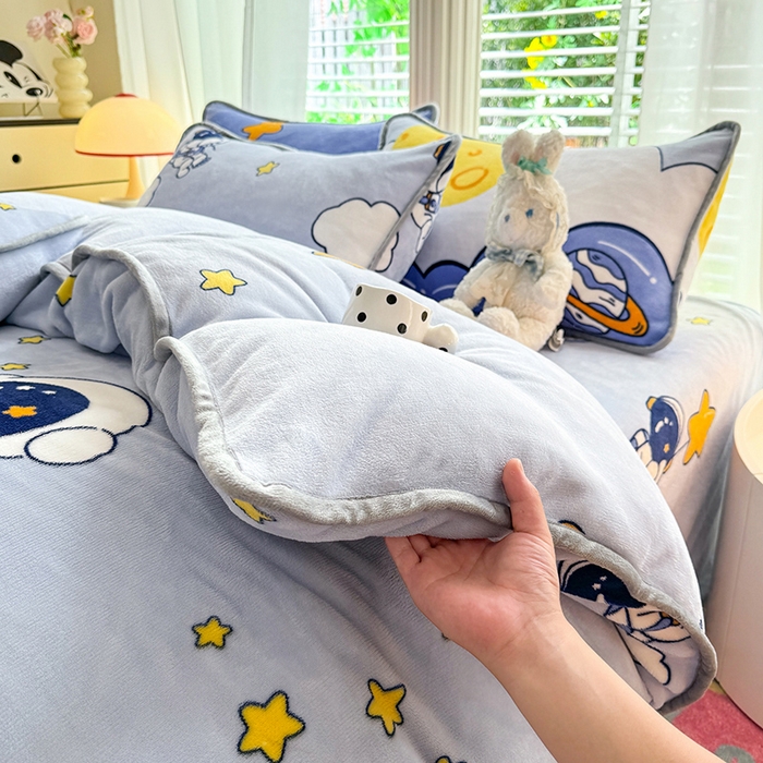 91家纺网 家纺一手货源 找家纺 518 高克重200g印花牛奶绒单被套（支持定制任意尺寸） 遨游太空蓝