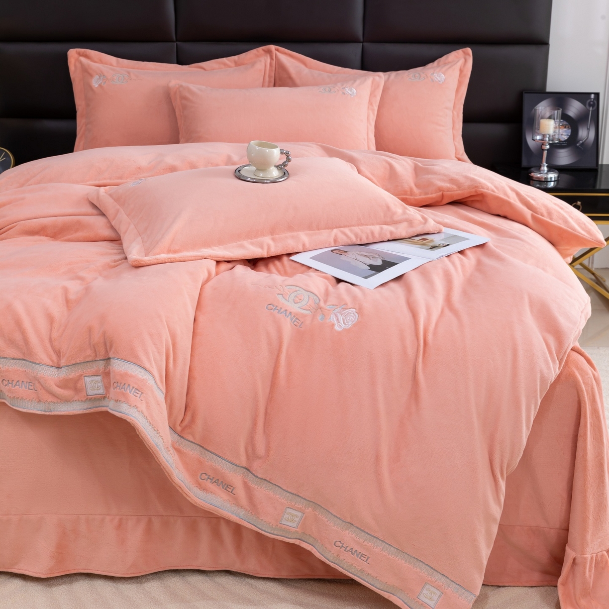 91家纺网 家纺一手货源 找家纺 优姿家纺 2025新款75D全光慕丝绒保暖四件套-贵族生活 贵族生活-粉玉