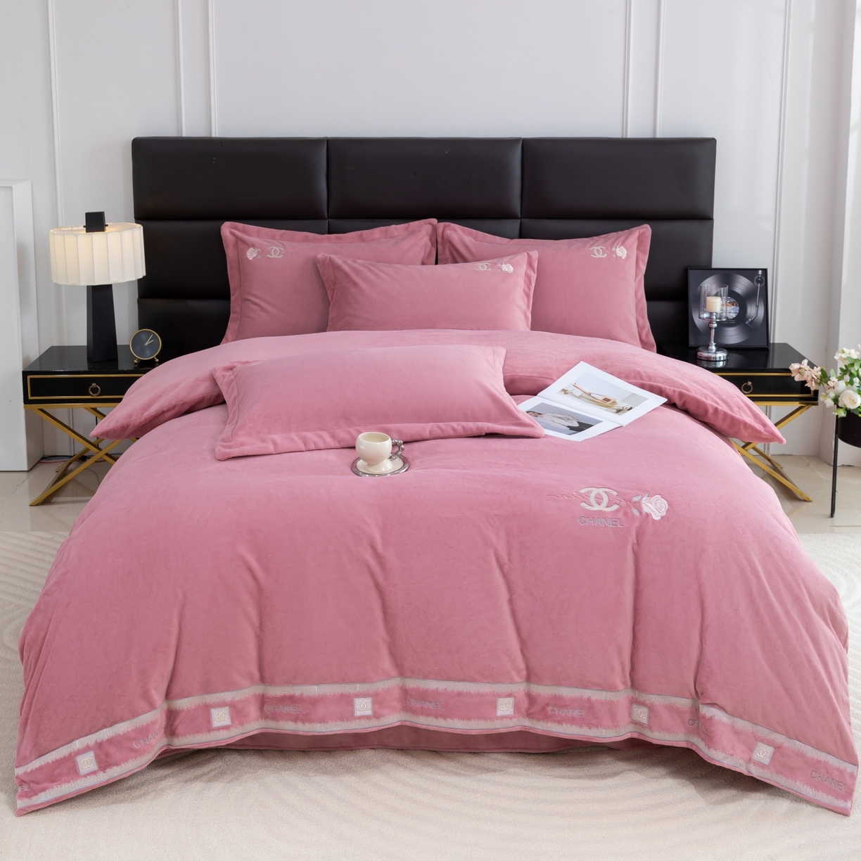 91家纺网 家纺一手货源 找家纺 优姿家纺 2025新款75D全光慕丝绒保暖四件套-贵族生活 贵族生活-皮红