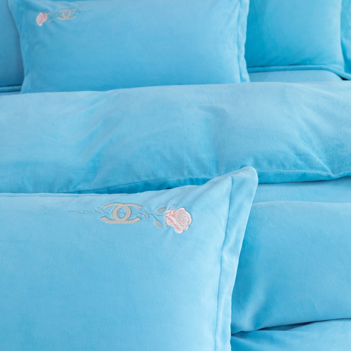 91家纺网 家纺一手货源 找家纺 优姿家纺 2025新款75D全光慕丝绒保暖四件套-贵族生活 贵族生活-天兰