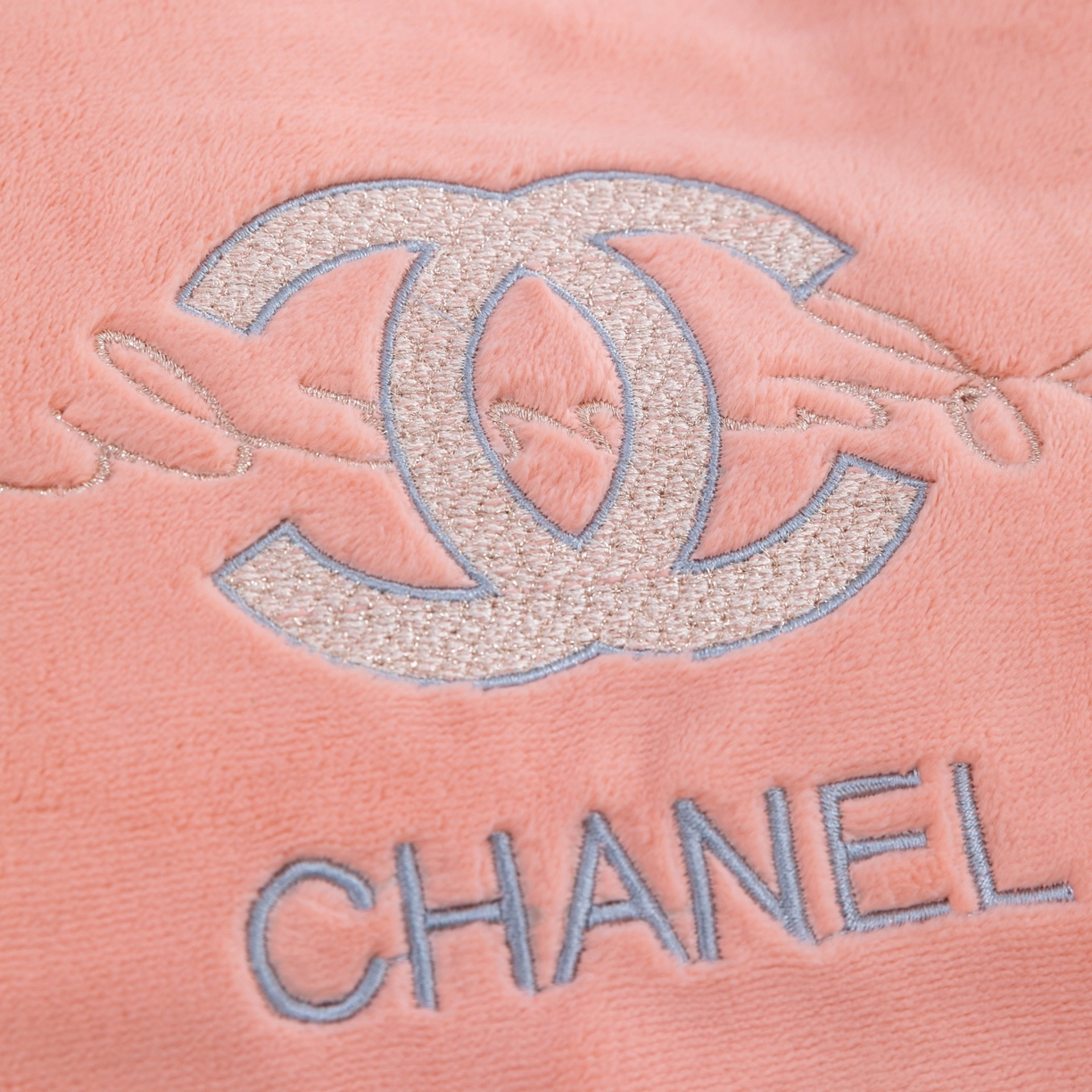 91家纺网 家纺一手货源 找家纺 优姿家纺 2025新款75D全光慕丝绒保暖四件套-贵族生活 贵族生活-粉玉