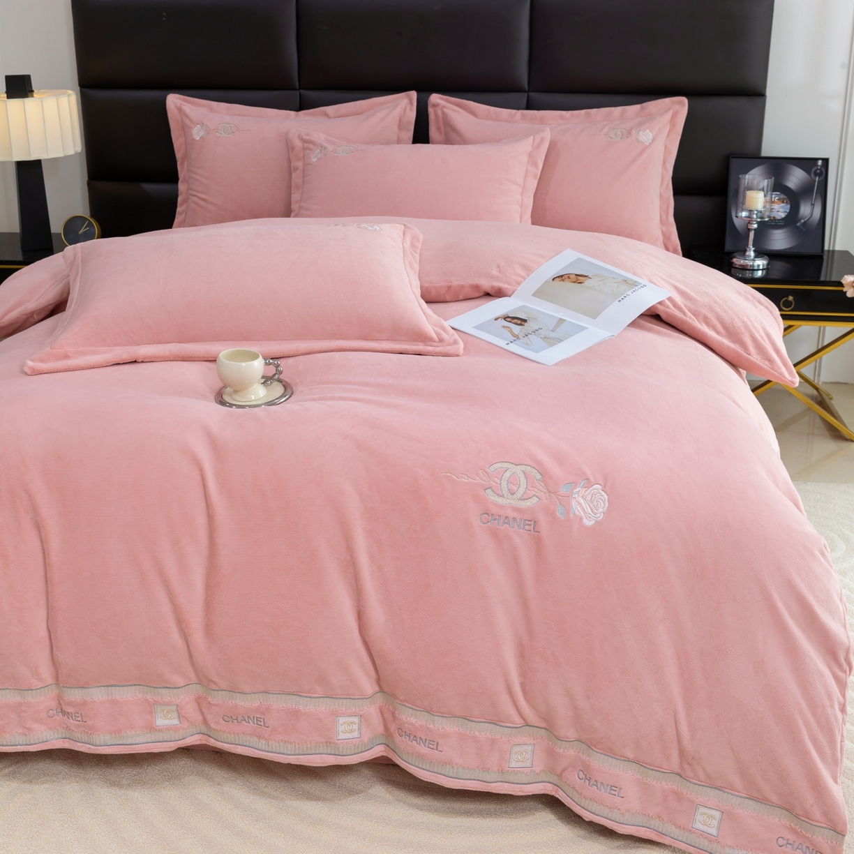 91家纺网 家纺一手货源 找家纺 优姿家纺 2025新款75D全光慕丝绒保暖四件套-贵族生活 贵族生活豆沙