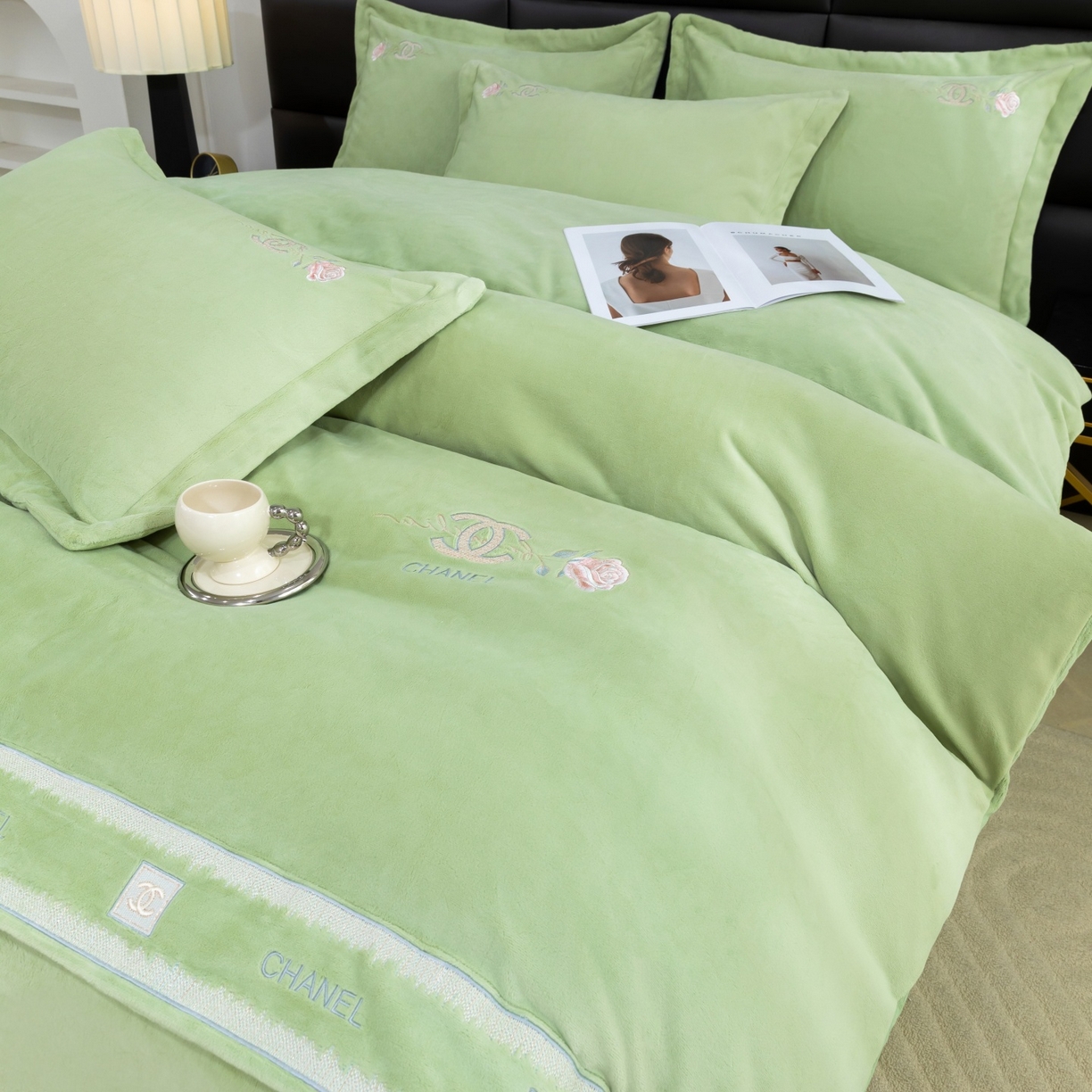 91家纺网 家纺一手货源 找家纺 优姿家纺 2025新款75D全光慕丝绒保暖四件套-贵族生活 贵族生活-抹茶绿