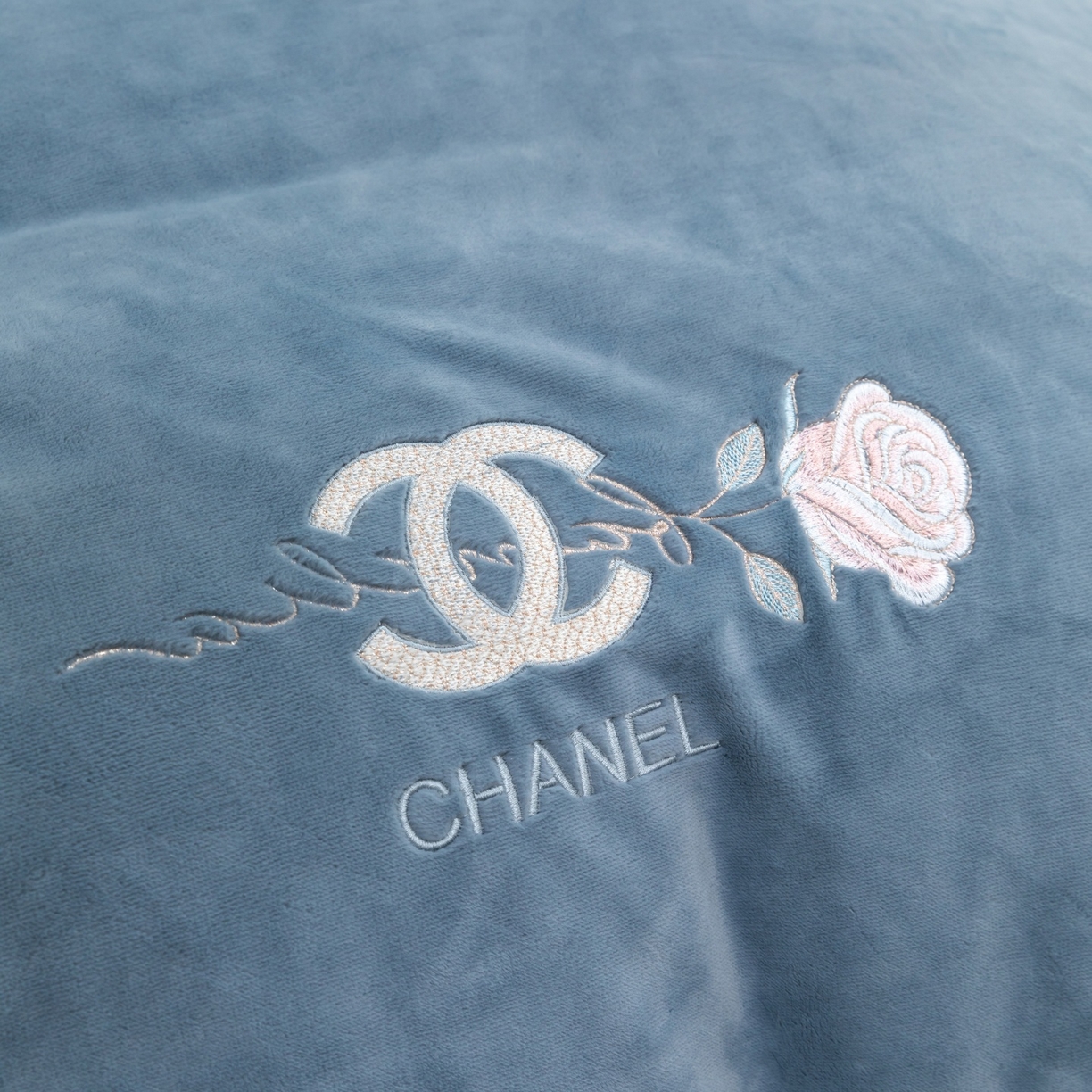 91家纺网 家纺一手货源 找家纺 优姿家纺 2025新款75D全光慕丝绒保暖四件套-贵族生活 贵族生活-高级灰