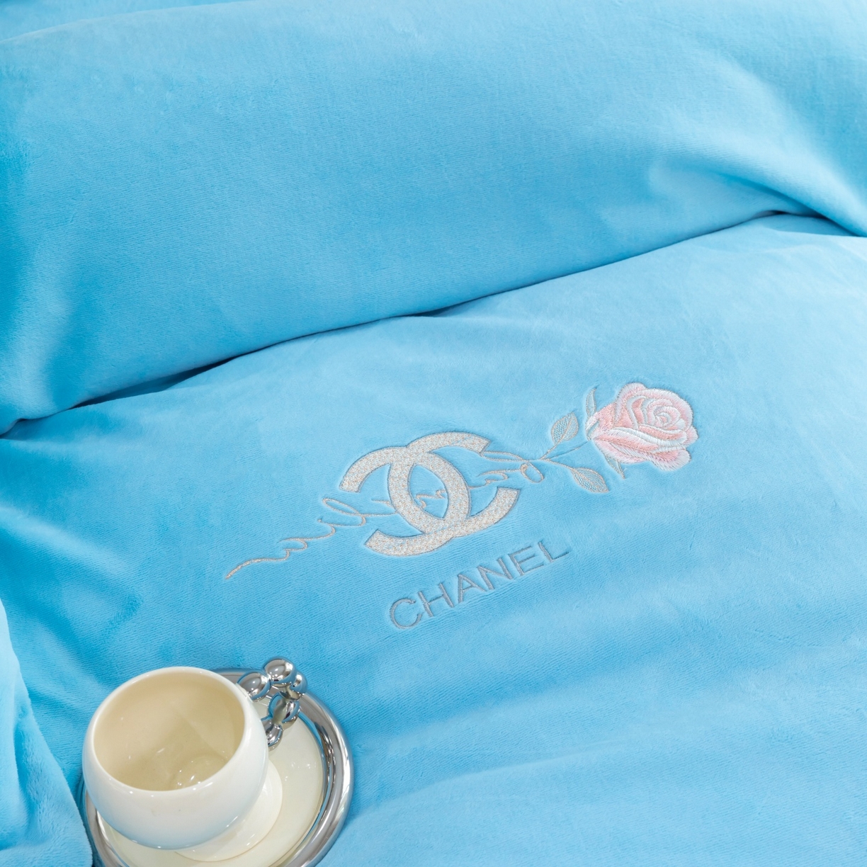 91家纺网 家纺一手货源 找家纺 优姿家纺 2025新款75D全光慕丝绒保暖四件套-贵族生活 贵族生活-天兰