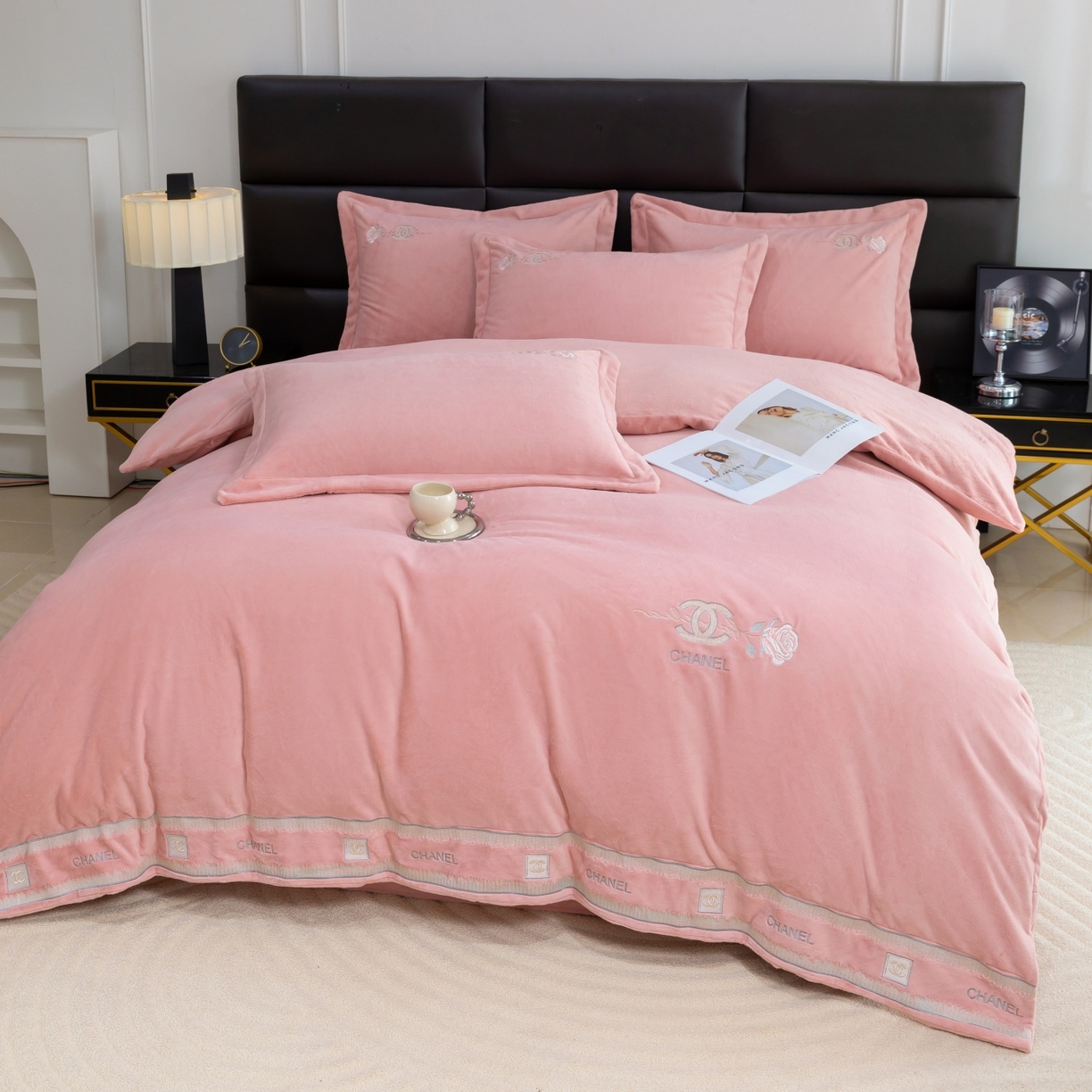 91家纺网 家纺一手货源 找家纺 优姿家纺 2025新款75D全光慕丝绒保暖四件套-贵族生活 贵族生活豆沙