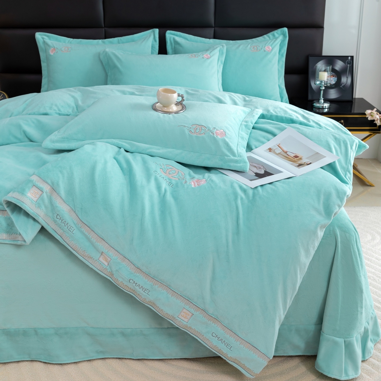 91家纺网 家纺一手货源 找家纺 优姿家纺 2025新款75D全光慕丝绒保暖四件套-贵族生活 贵族生活-湖兰