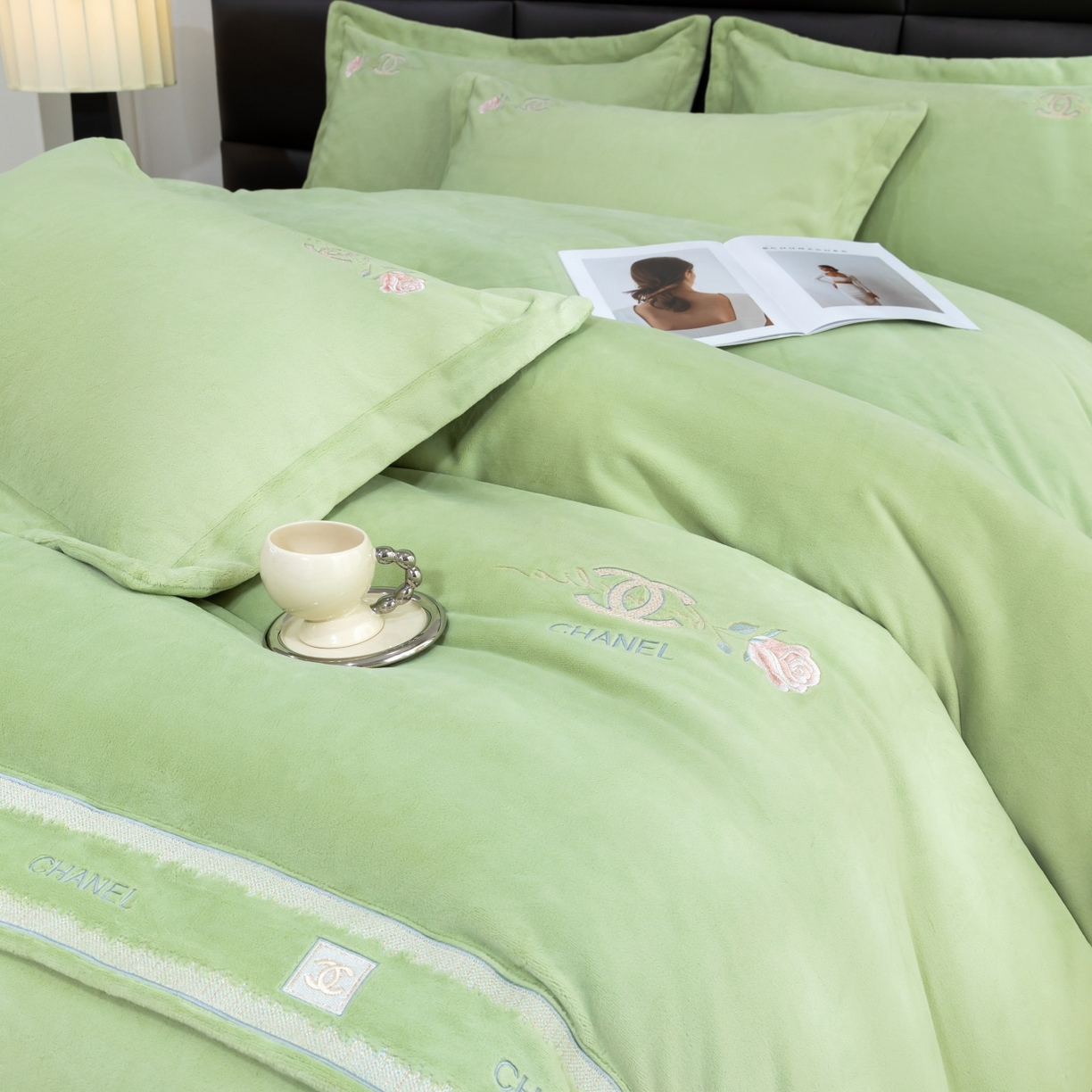 91家纺网 家纺一手货源 找家纺 优姿家纺 2025新款75D全光慕丝绒保暖四件套-贵族生活 贵族生活-抹茶绿