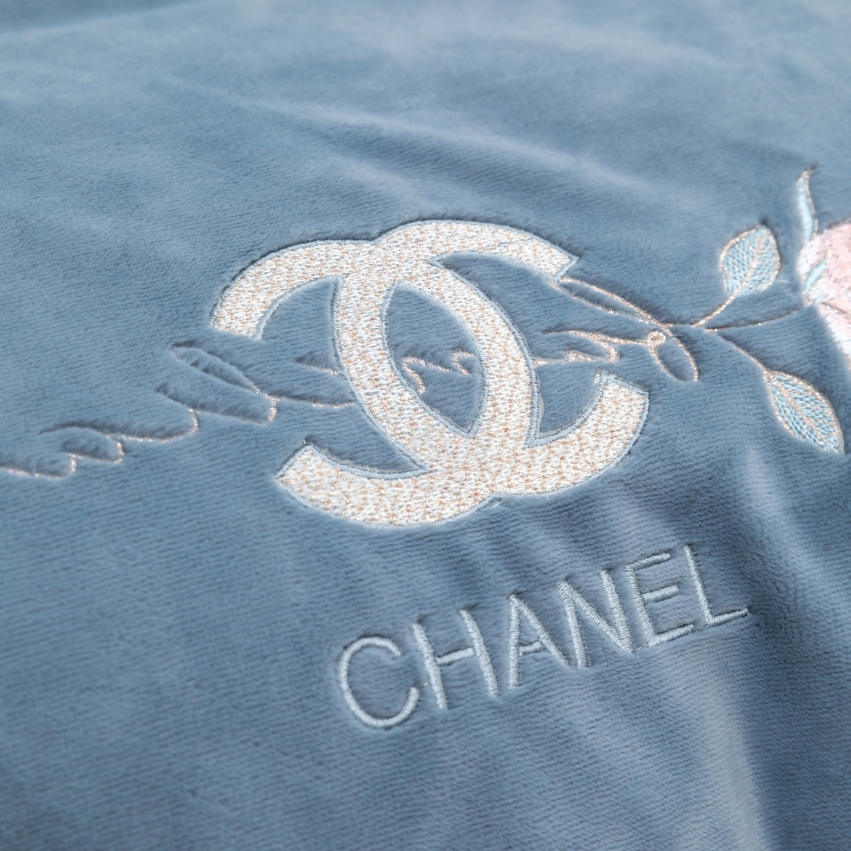 91家纺网 家纺一手货源 找家纺 优姿家纺 2025新款75D全光慕丝绒保暖四件套-贵族生活 贵族生活-高级灰