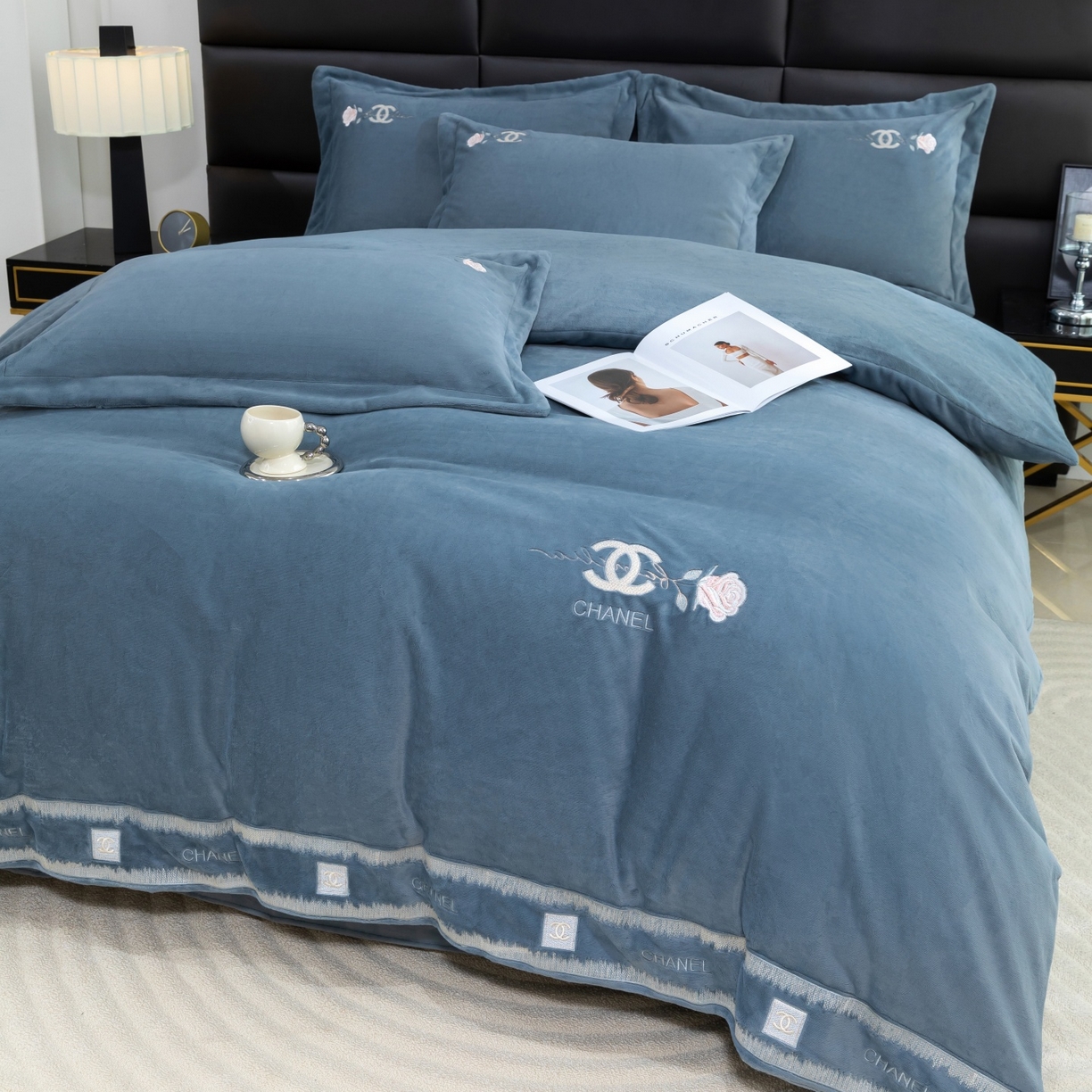 91家纺网 家纺一手货源 找家纺 优姿家纺 2025新款75D全光慕丝绒保暖四件套-贵族生活 贵族生活-高级灰