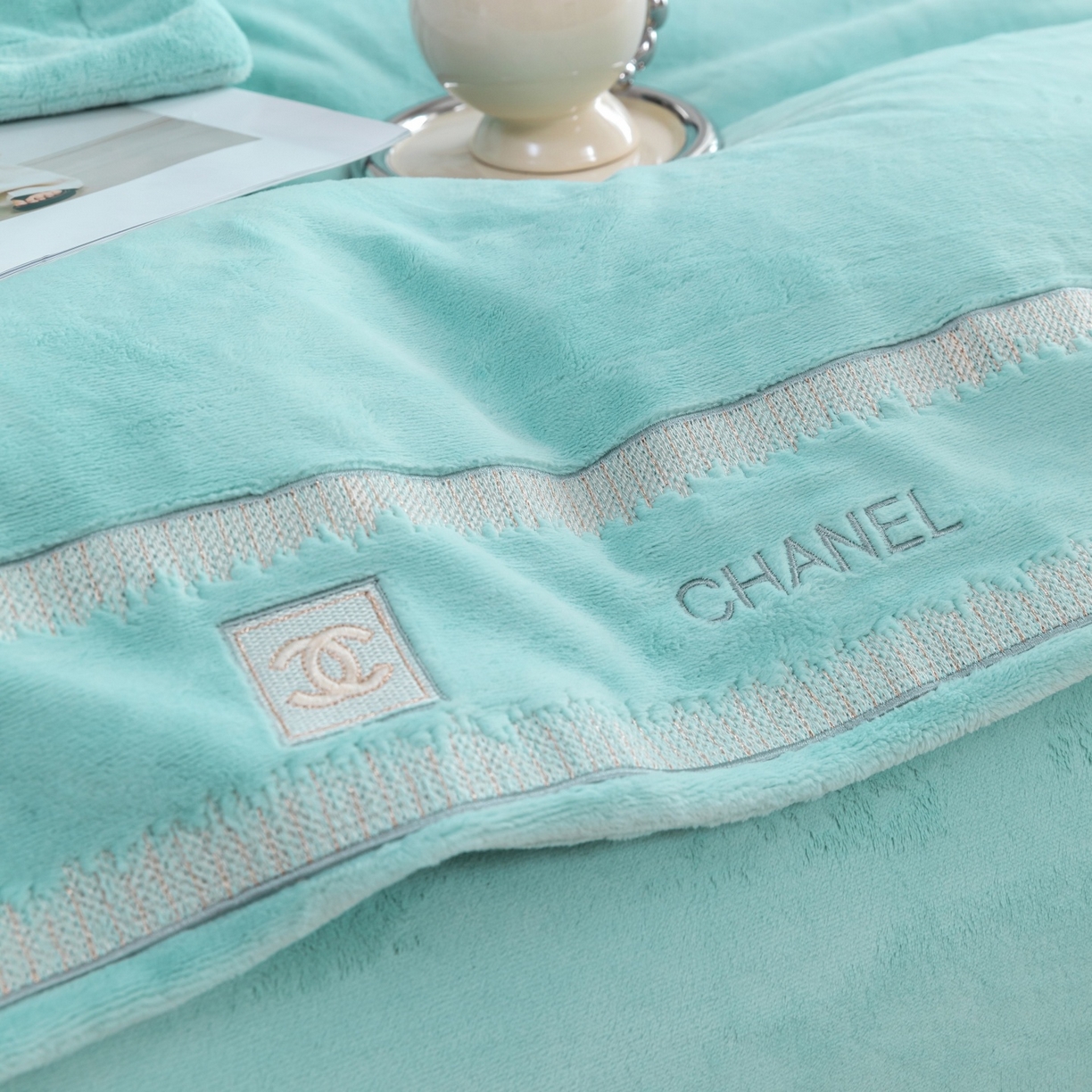 91家纺网 家纺一手货源 找家纺 优姿家纺 2025新款75D全光慕丝绒保暖四件套-贵族生活 贵族生活-湖兰