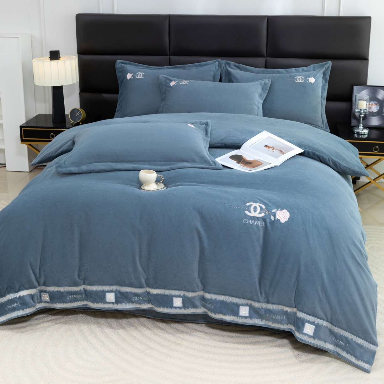 91家纺网 家纺一手货源 找家纺 优姿家纺 2025新款75D全光慕丝绒保暖四件套-贵族生活 贵族生活-高级灰