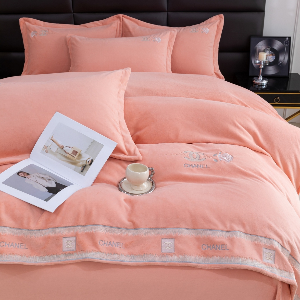 91家纺网 家纺一手货源 找家纺 优姿家纺 2025新款75D全光慕丝绒保暖四件套-贵族生活 贵族生活-粉玉