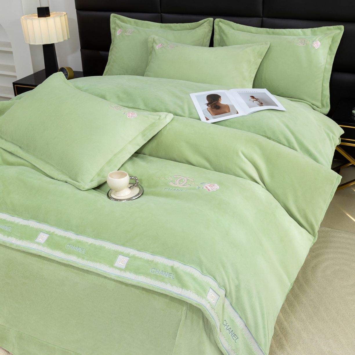 91家纺网 家纺一手货源 找家纺 优姿家纺 2025新款75D全光慕丝绒保暖四件套-贵族生活 贵族生活-抹茶绿