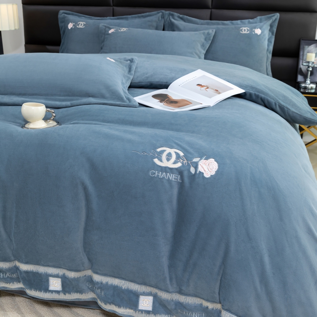 91家纺网 家纺一手货源 找家纺 优姿家纺 2025新款75D全光慕丝绒保暖四件套-贵族生活 贵族生活-高级灰