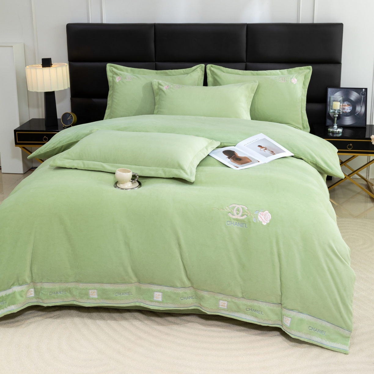 91家纺网 家纺一手货源 找家纺 优姿家纺 2025新款75D全光慕丝绒保暖四件套-贵族生活 贵族生活-抹茶绿