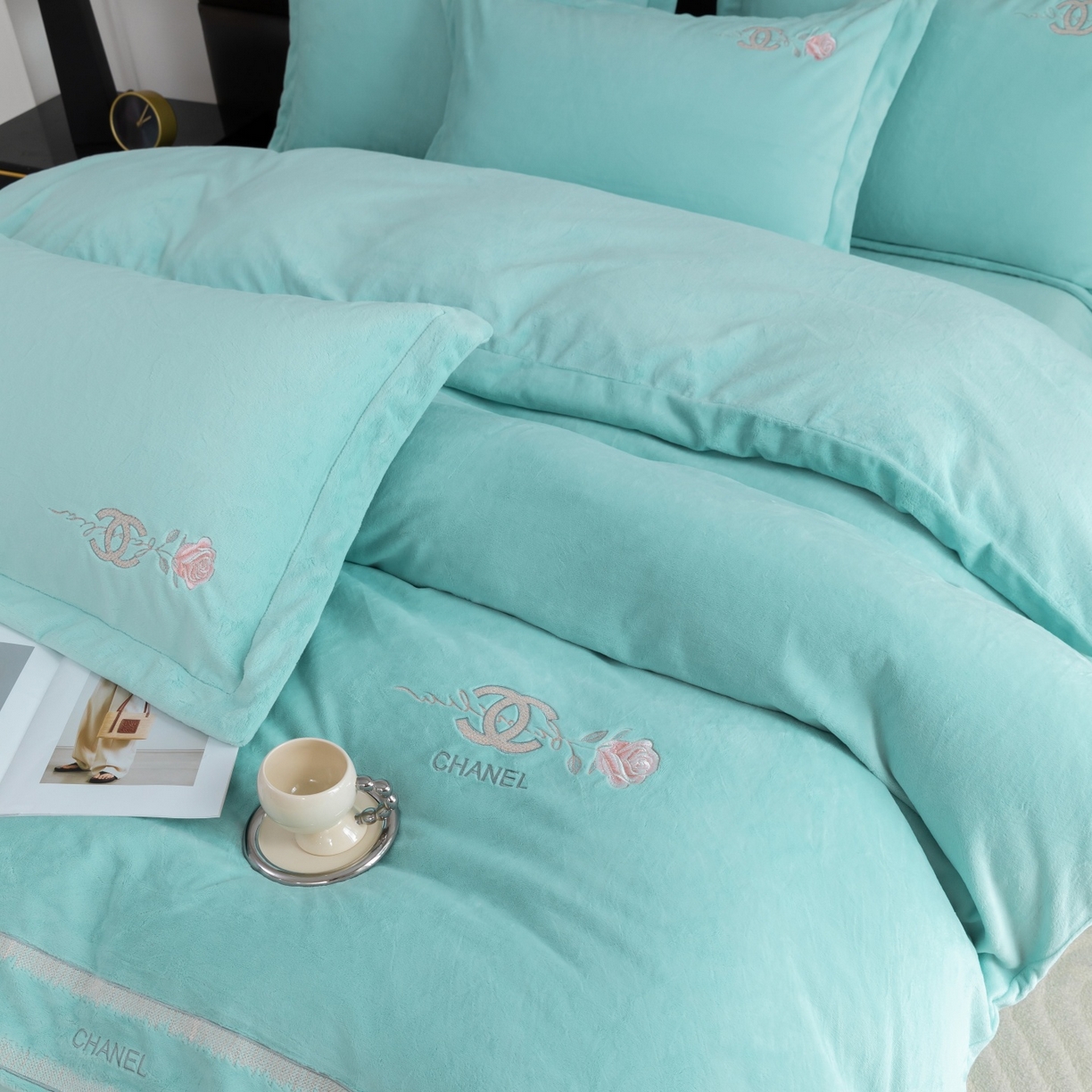 91家纺网 家纺一手货源 找家纺 优姿家纺 2025新款75D全光慕丝绒保暖四件套-贵族生活 贵族生活-湖兰