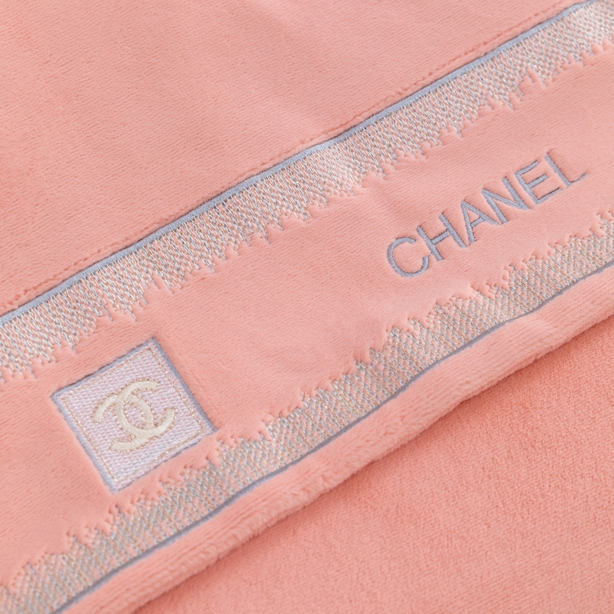 91家纺网 家纺一手货源 找家纺 优姿家纺 2025新款75D全光慕丝绒保暖四件套-贵族生活 贵族生活-粉玉