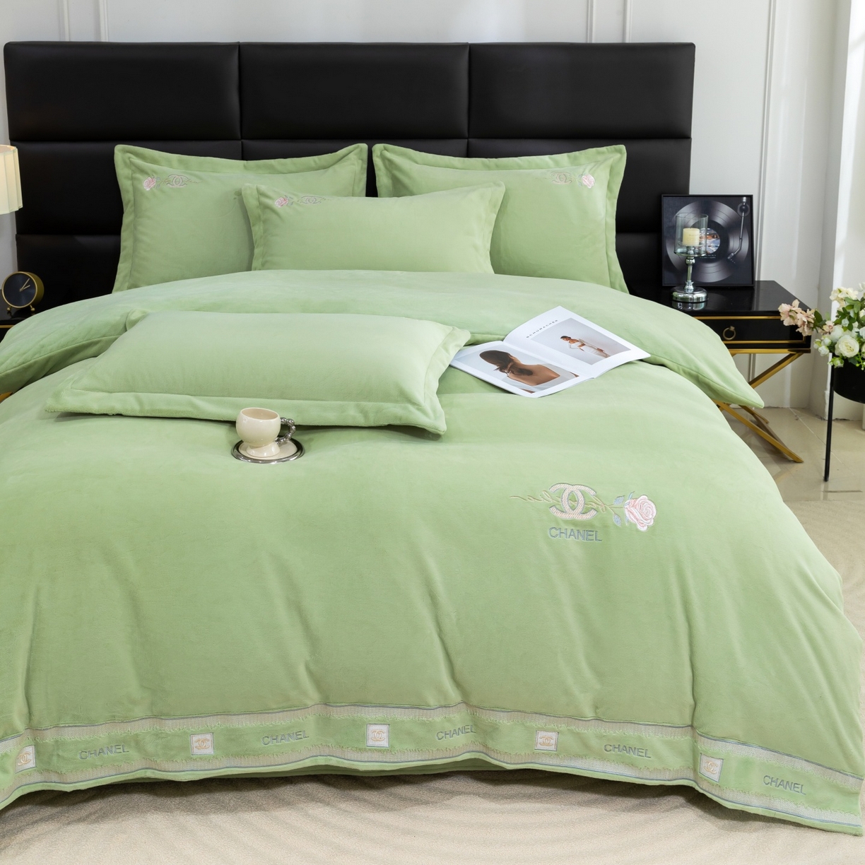 91家纺网 家纺一手货源 找家纺 优姿家纺 2025新款75D全光慕丝绒保暖四件套-贵族生活 贵族生活-抹茶绿