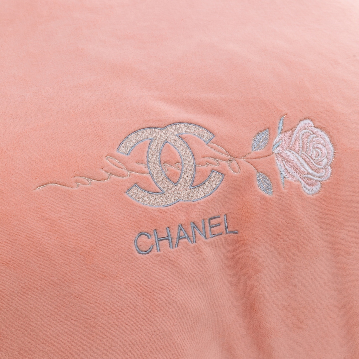 91家纺网 家纺一手货源 找家纺 优姿家纺 2025新款75D全光慕丝绒保暖四件套-贵族生活 贵族生活-粉玉